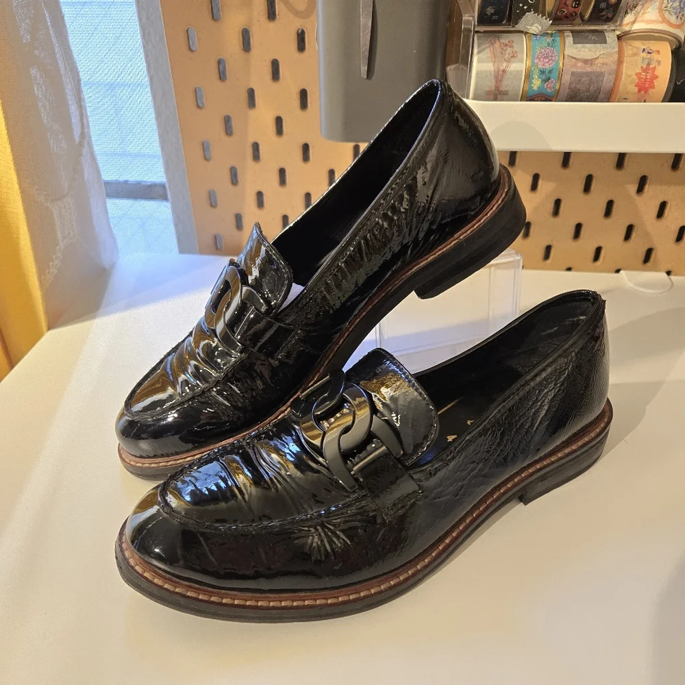 Ara Women's Black Patent Leather Loafers Chain Detail 6.5 US (Euro 4) 